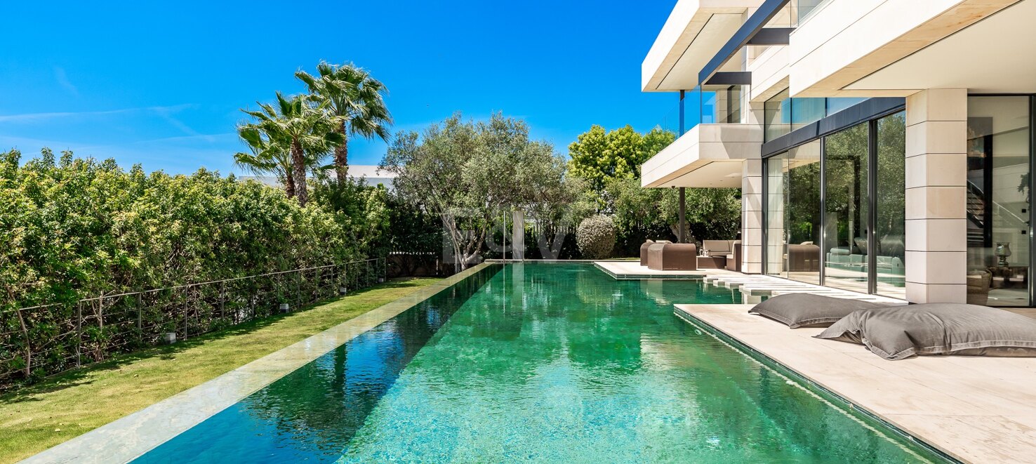 Exquisite Modern Villa with a separate guest house in Marbella’s Prestigious Golden Mile