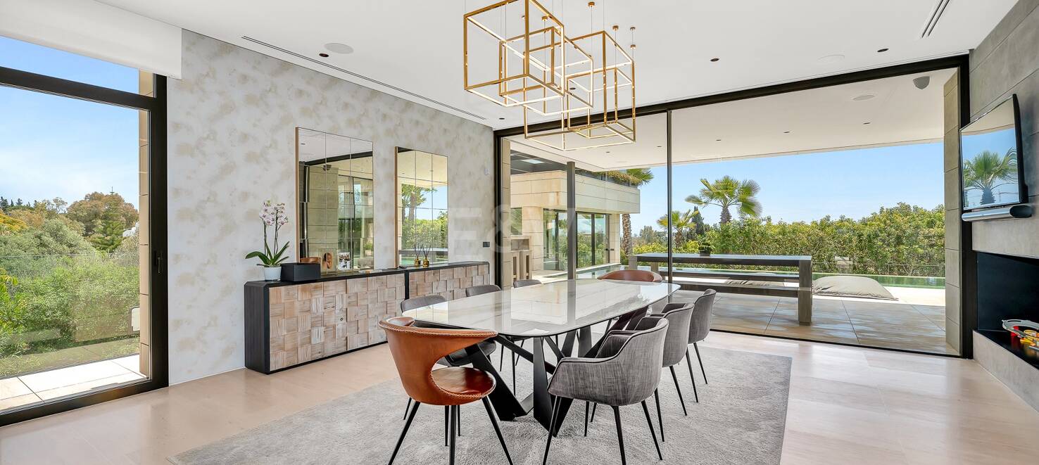 Villa de lujo de estilo contemporáneo con impresionantes vistas en Lomas del Virrey