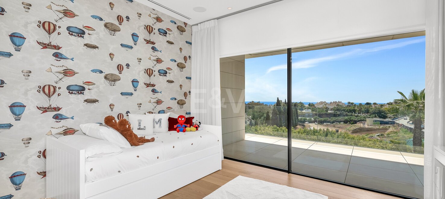 Exquisite Modern Villa with a separate guest house in Marbella’s Prestigious Golden Mile