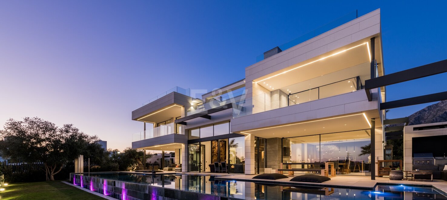 Exquisite Modern Villa with a separate guest house in Marbella’s Prestigious Golden Mile