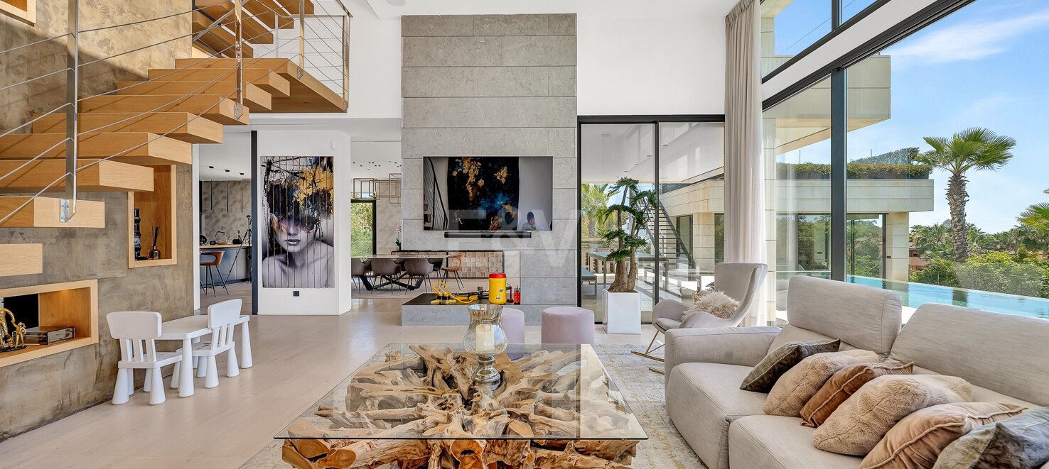 Exquisite Modern Villa with a separate guest house in Marbella’s Prestigious Golden Mile