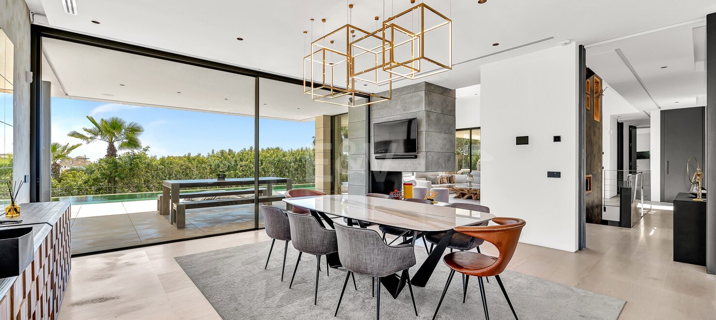 Exquisite Modern Villa with a separate guest house in Marbella’s Prestigious Golden Mile