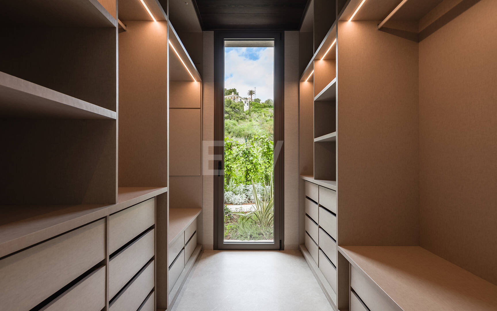 Un nouveau chef-d'œuvre avec spa bien-être et finitions design