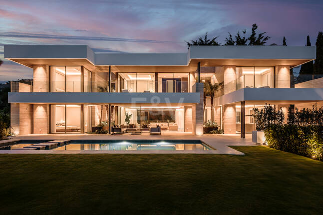 Un nouveau chef-d'œuvre avec spa bien-être et finitions design