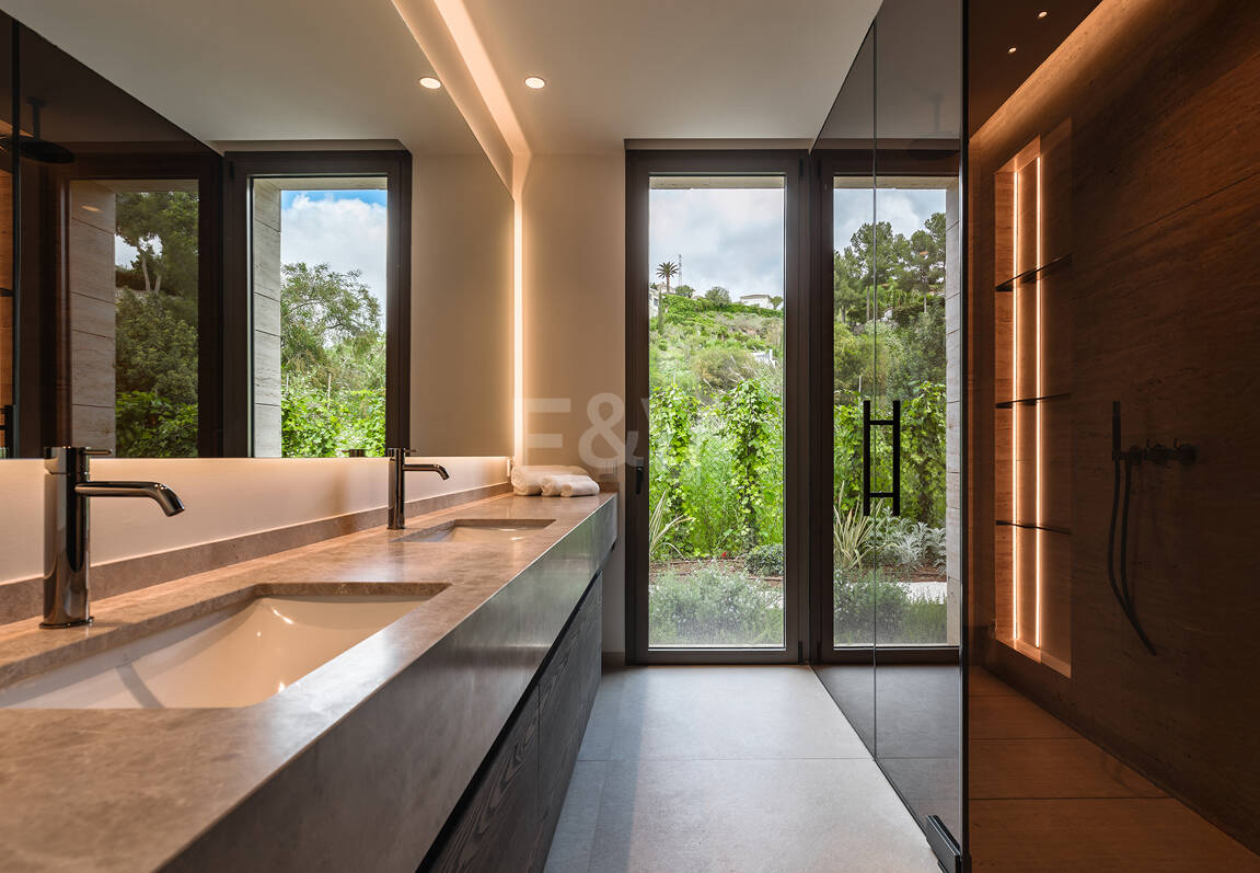 Un nouveau chef-d'œuvre avec spa bien-être et finitions design