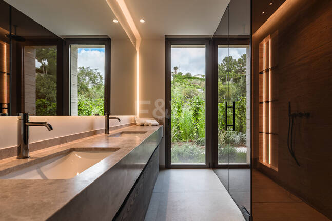 Un nouveau chef-d'œuvre avec spa bien-être et finitions design