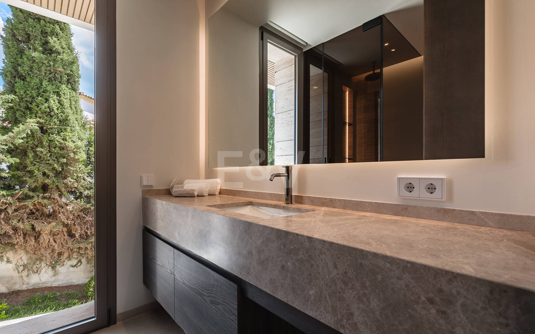 Un nouveau chef-d'œuvre avec spa bien-être et finitions design