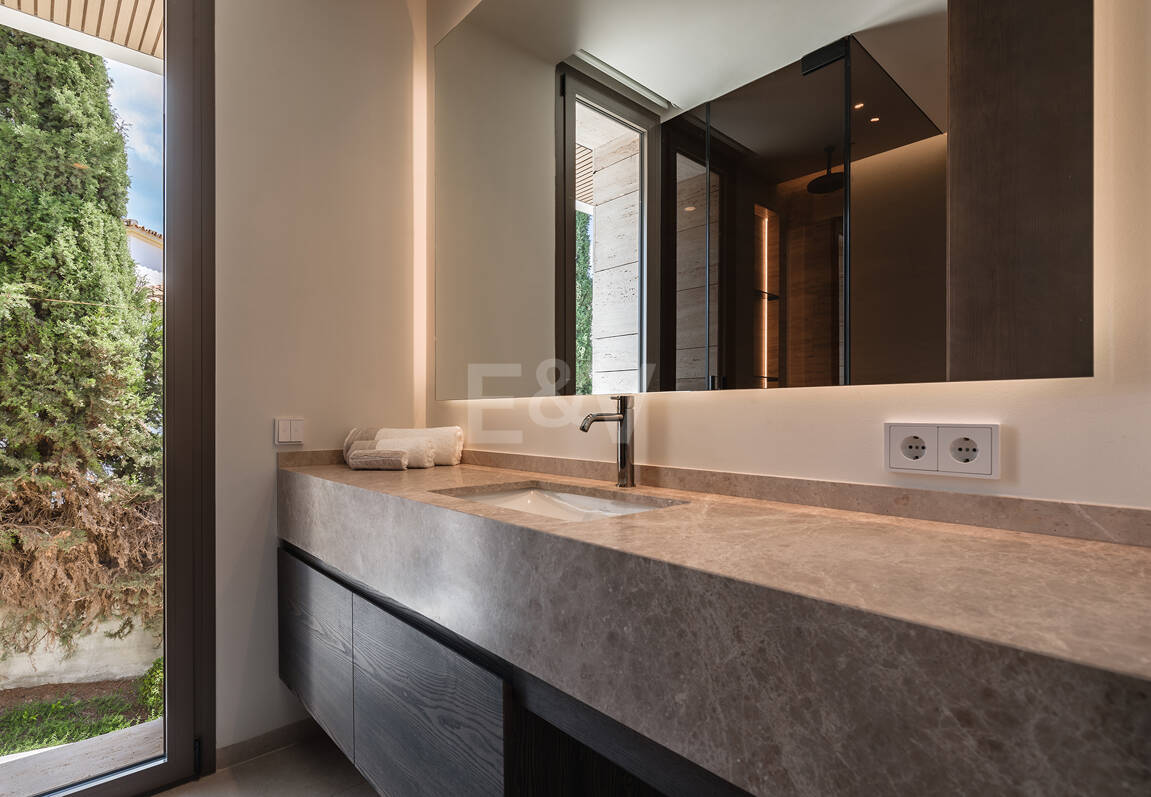 Un nouveau chef-d'œuvre avec spa bien-être et finitions design