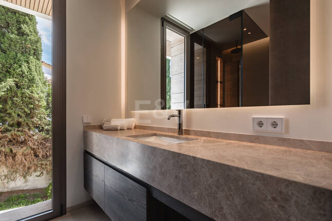 Un nouveau chef-d'œuvre avec spa bien-être et finitions design