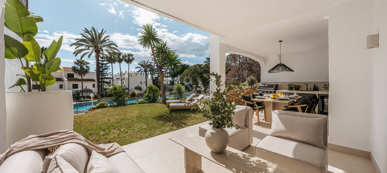 Chic Beachfront Apartment on Marbella’s Golden Mile