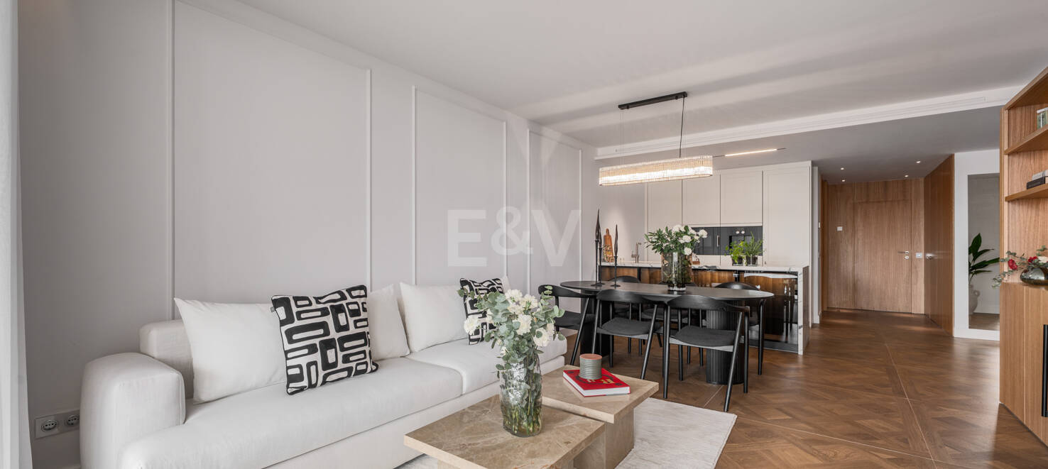 Chic Beachfront Apartment on Marbella’s Golden Mile