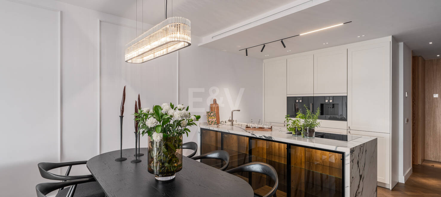 Chic Beachfront Apartment on Marbella’s Golden Mile