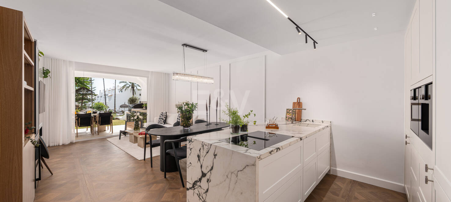 Chic Beachfront Apartment on Marbella’s Golden Mile