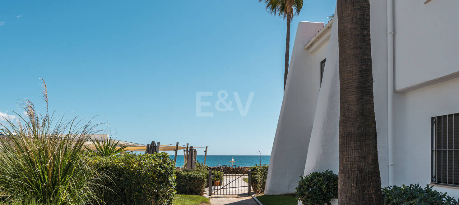 Chic Beachfront Apartment on Marbella’s Golden Mile