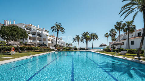 Chic Beachfront Lägenhet på Marbellas Golden Mile