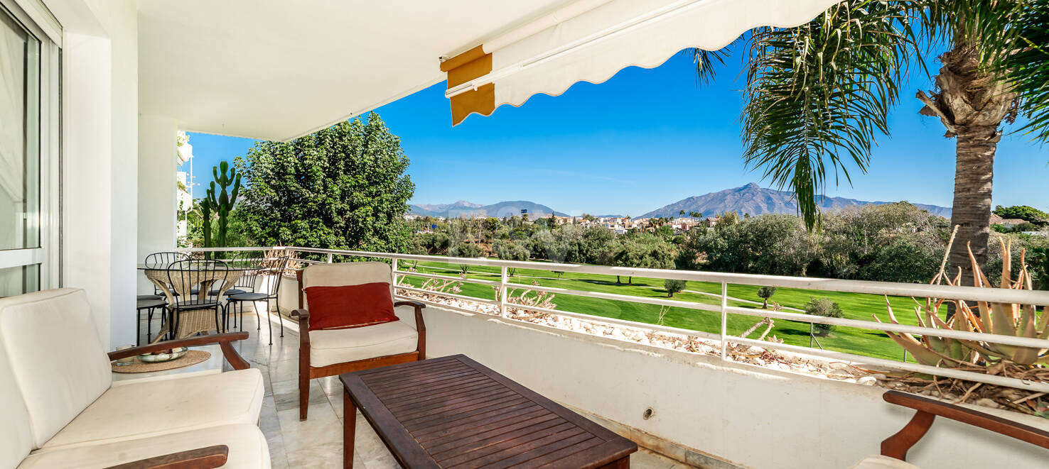 Przestronne Frontline Golf Apartament w odległości spaceru do plaży