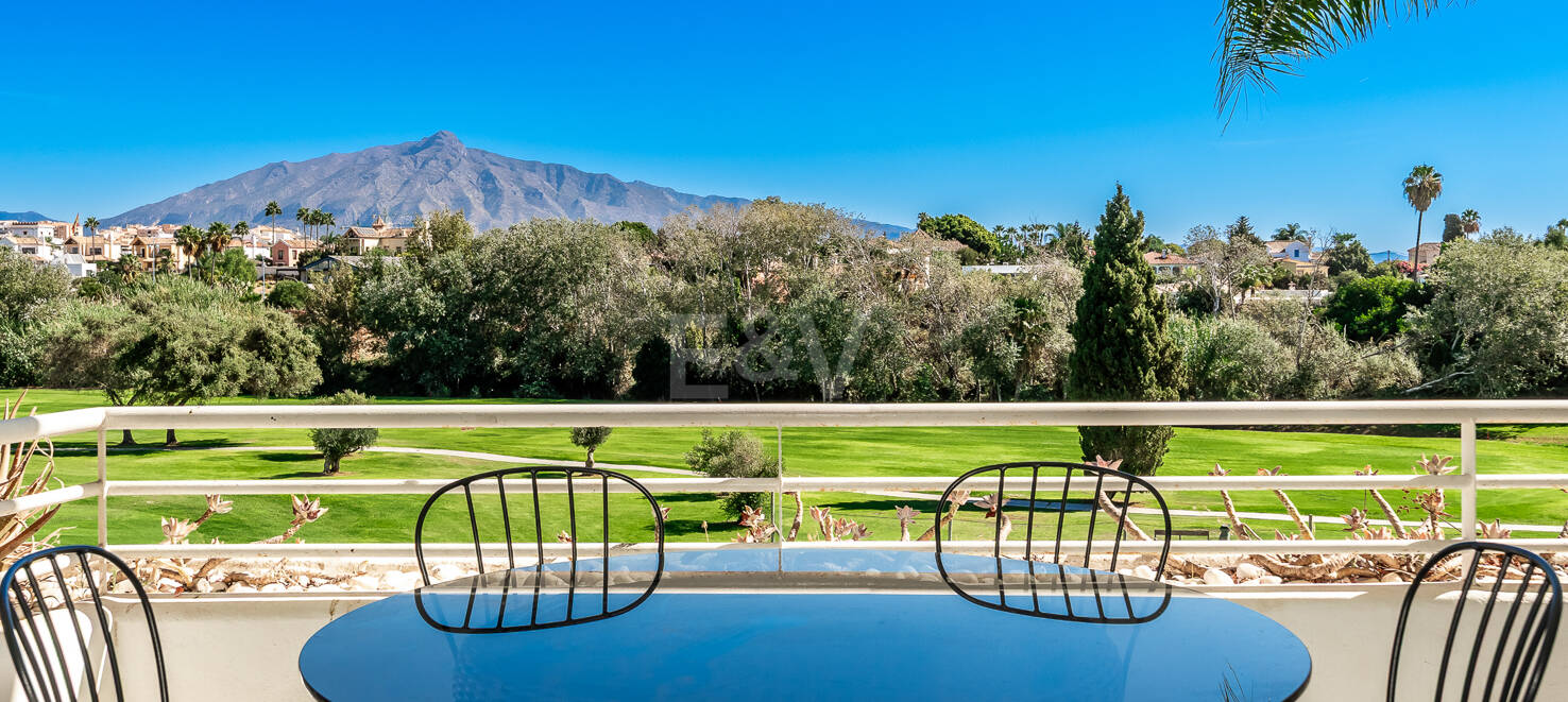 Przestronne Frontline Golf Apartament w odległości spaceru do plaży