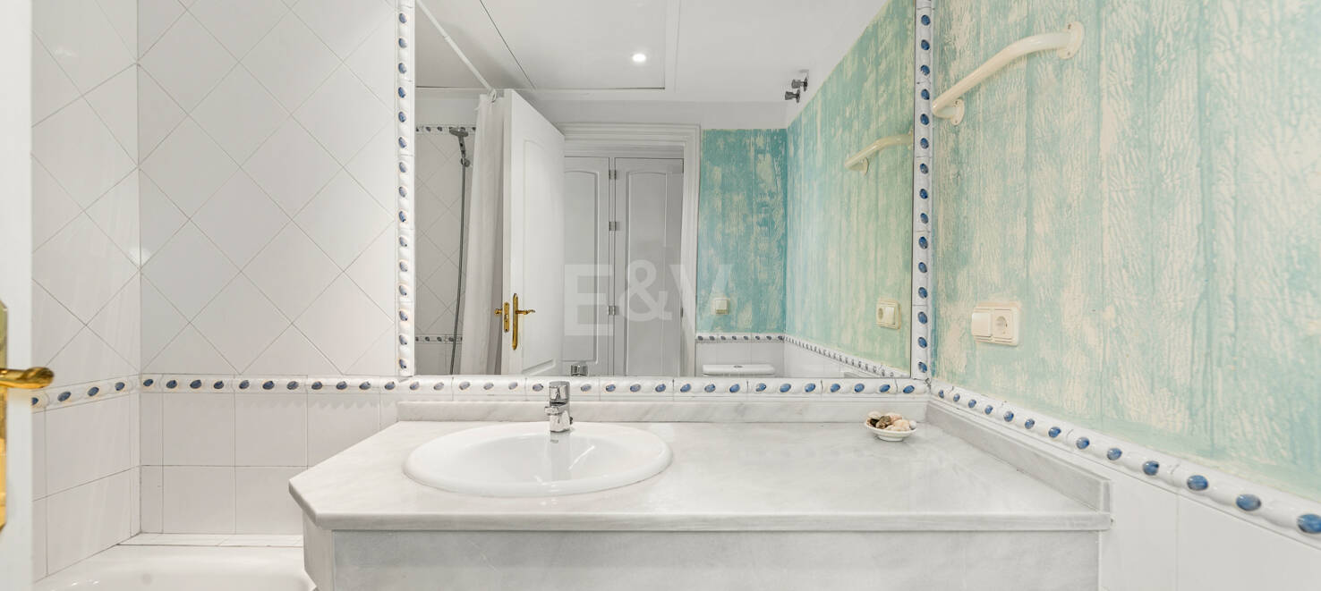 Przestronne Frontline Golf Apartament w odległości spaceru do plaży