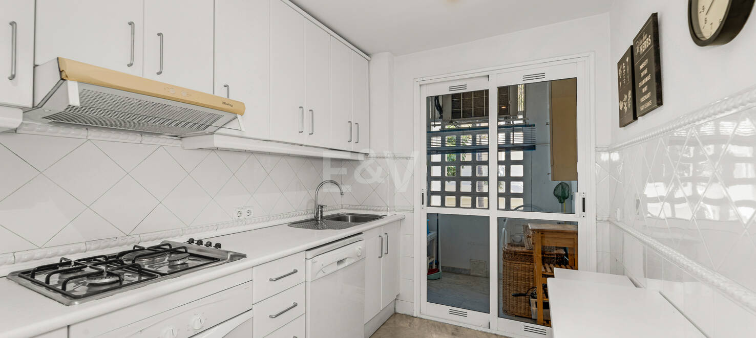 Przestronne Frontline Golf Apartament w odległości spaceru do plaży