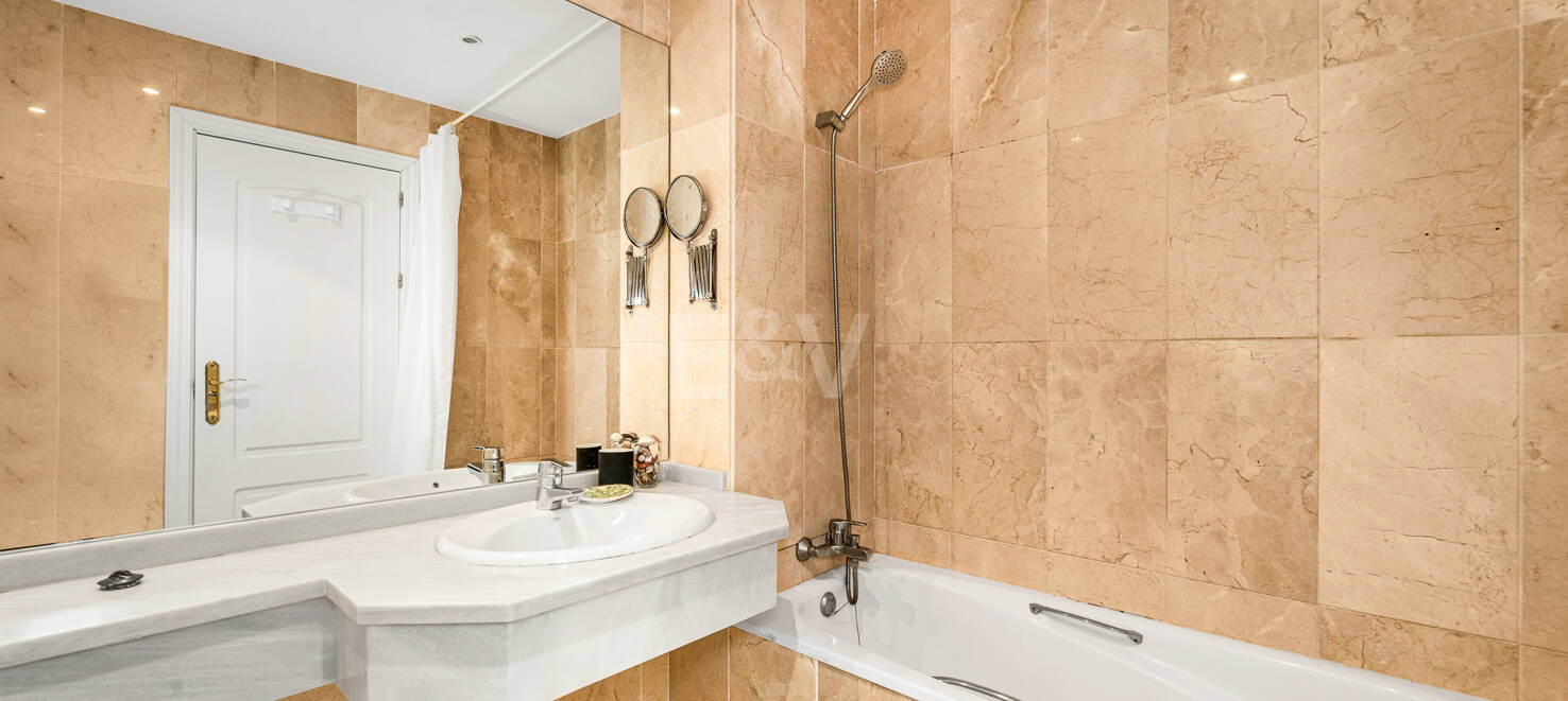 Przestronne Frontline Golf Apartament w odległości spaceru do plaży