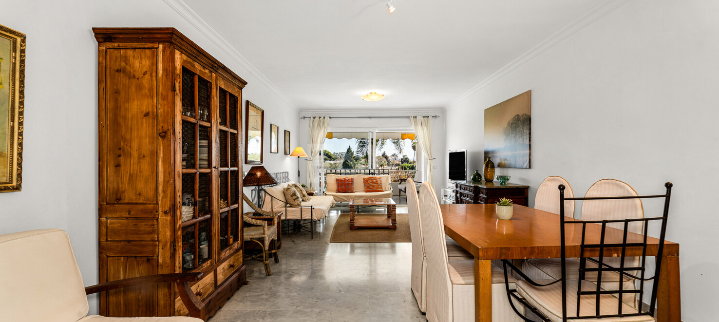 Amplio Apartamento en Primera Línea de Golf a Pocos Pasos de la Playa