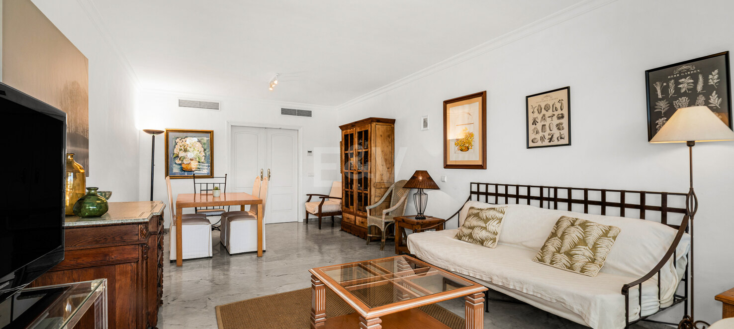 Amplio Apartamento en Primera Línea de Golf a Pocos Pasos de la Playa