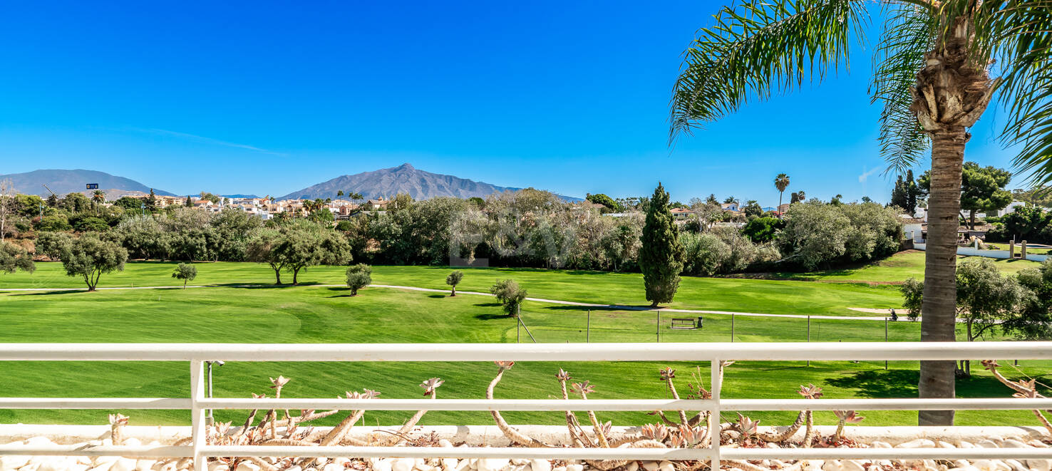 Przestronne Frontline Golf Apartament w odległości spaceru do plaży