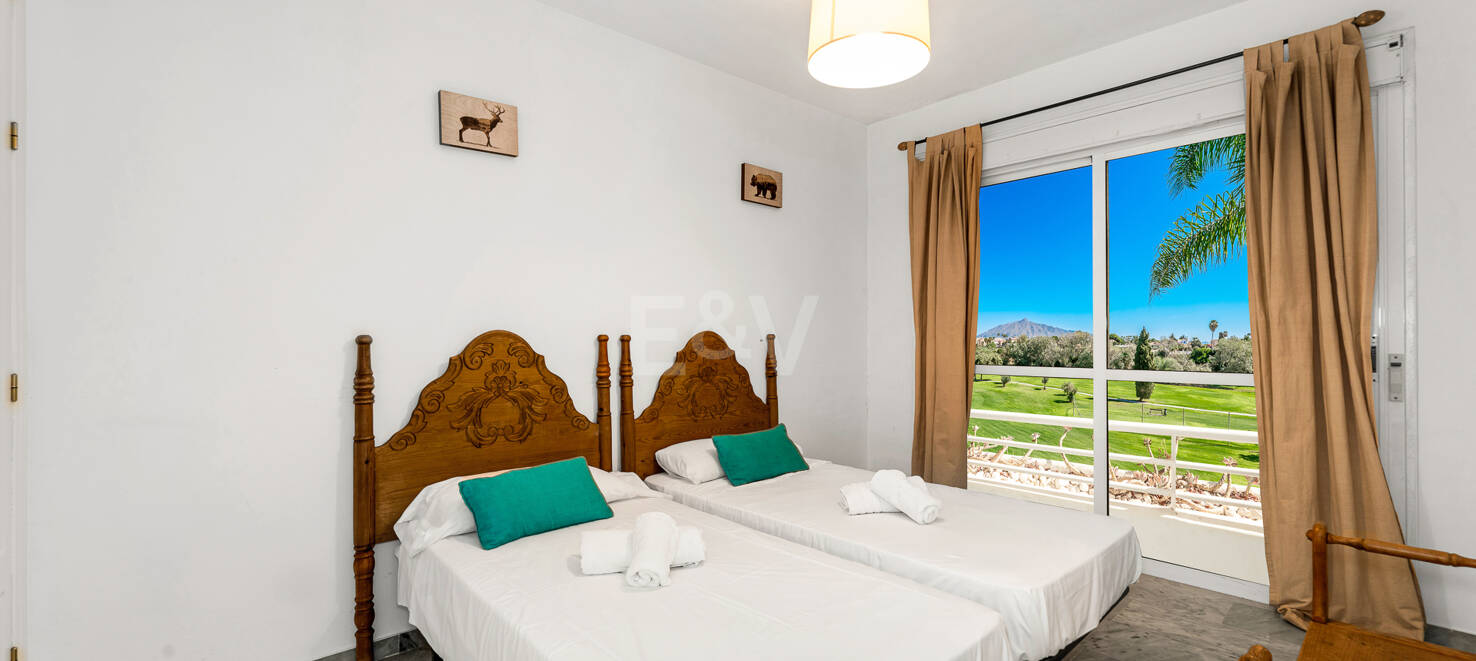 Przestronne Frontline Golf Apartament w odległości spaceru do plaży