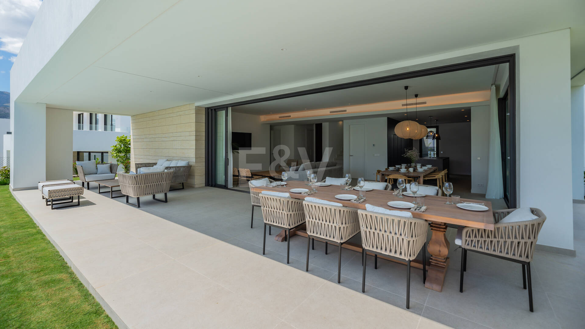 Prestigious Villa with Sea and Mountain Views avaiable for summer rental from 13,330€/week.