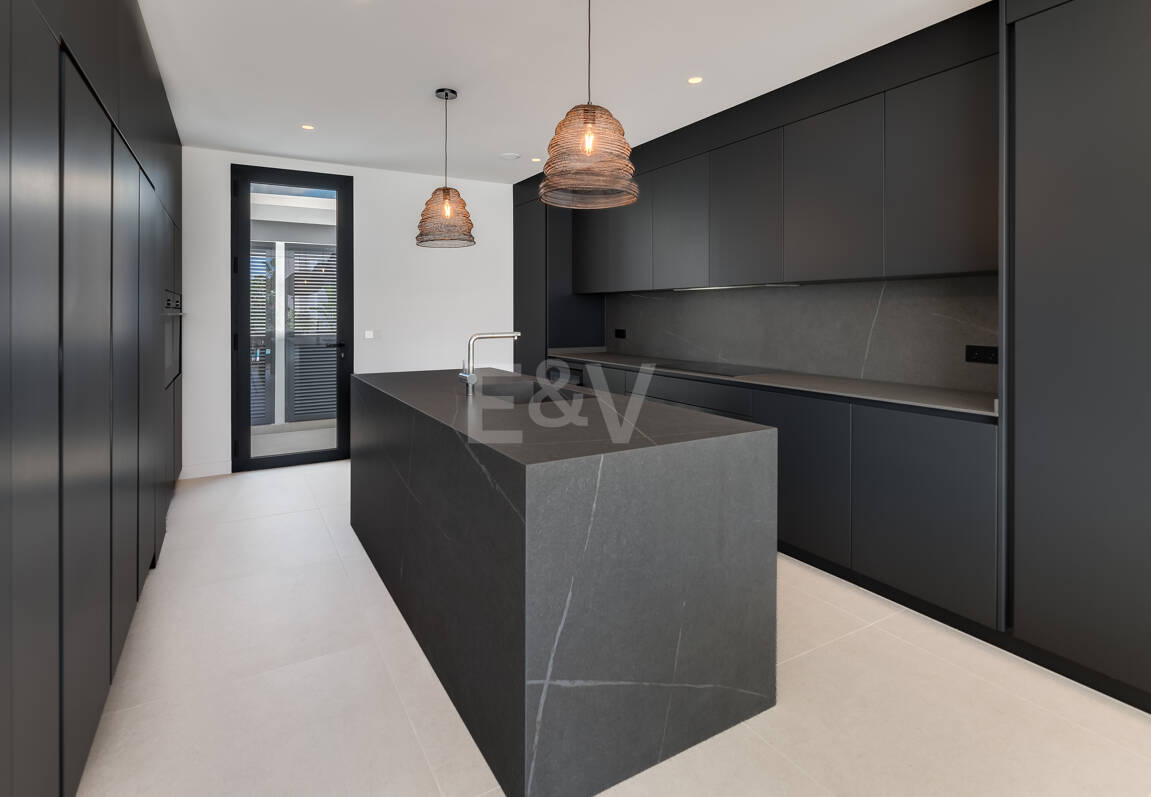 Prestigious Villa with Sea and Mountain Views avaiable for summer rental from 13,330€/week.