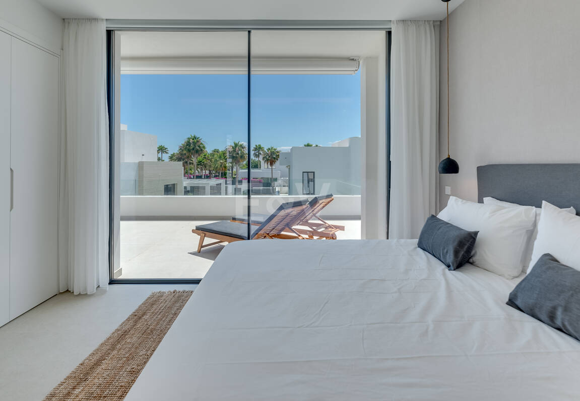 Prestigious Villa with Sea and Mountain Views avaiable for summer rental from 13,330€/week.