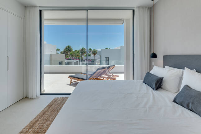 Prestigious Villa with Sea and Mountain Views avaiable for summer rental from 13,330€/week.