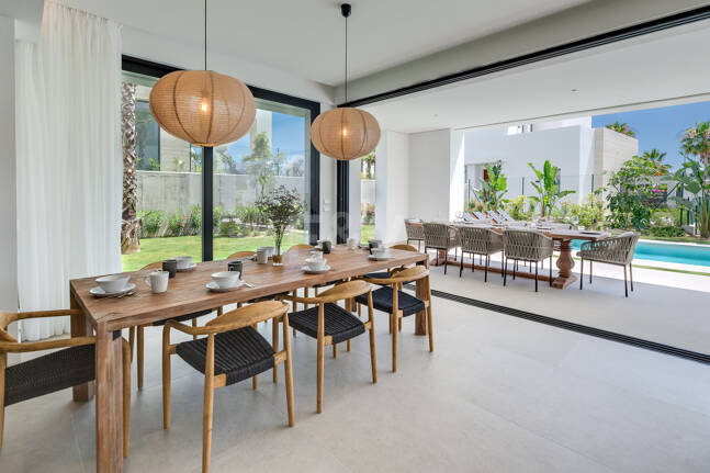 Prestigious Villa with Sea and Mountain Views avaiable for summer rental from 13,330€/week.