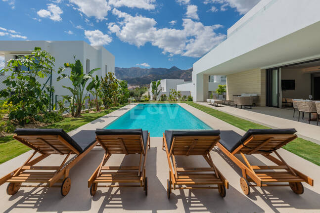 Prestigious Villa with Sea and Mountain Views avaiable for summer rental from 13,330€/week.