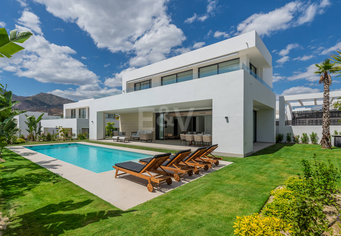 Prestigious Villa with Sea and Mountain Views avaiable for summer rental from 13,330€/week.