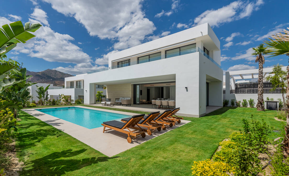Prestigious Villa with Sea and Mountain Views avaiable for summer rental from 13,330€/week.