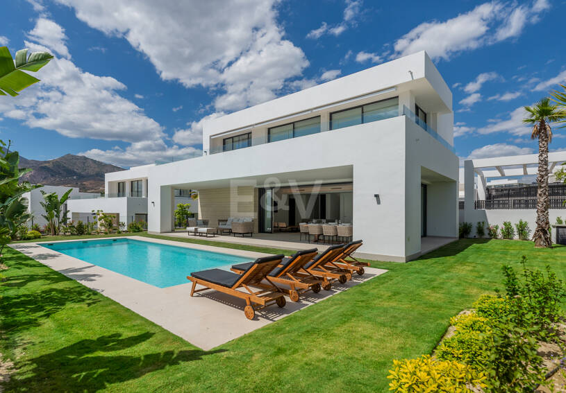 Prestigious Villa with Sea and Mountain Views avaiable for summer rental from 13,330€/week.