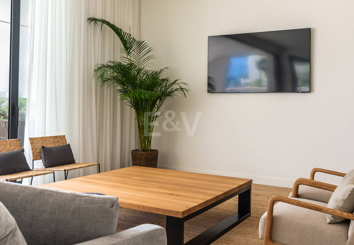 Prestigious Villa with Sea and Mountain Views avaiable for summer rental from 13,330€/week.