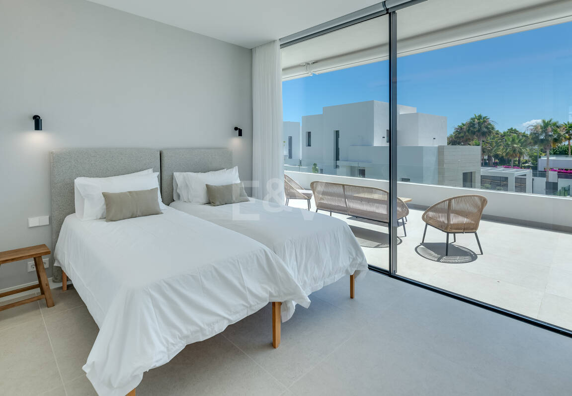 Prestigious Villa with Sea and Mountain Views avaiable for summer rental from 13,330€/week.