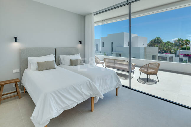 Prestigious Villa with Sea and Mountain Views avaiable for summer rental from 13,330€/week.