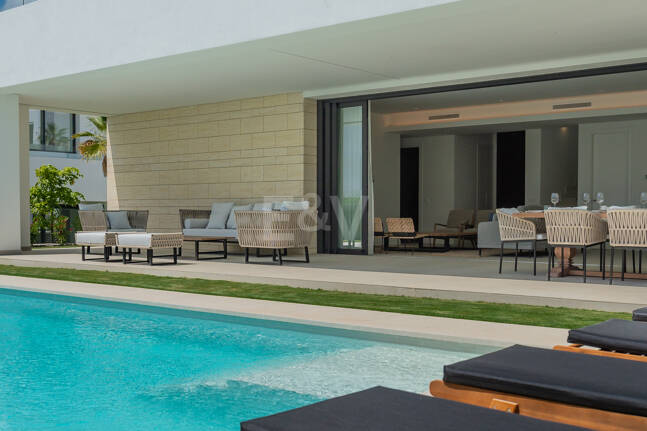 Prestigious Villa with Sea and Mountain Views avaiable for summer rental from 13,330€/week.