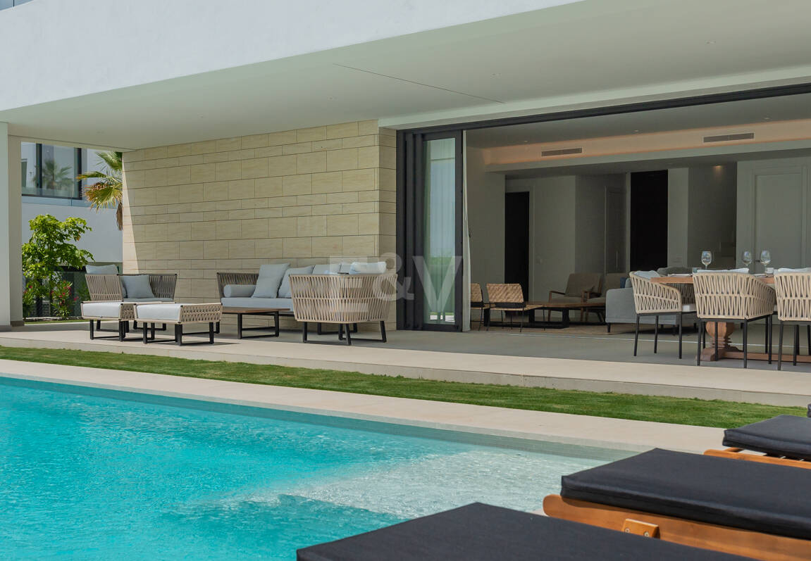 Prestigious Villa with Sea and Mountain Views avaiable for summer rental from 13,330€/week.