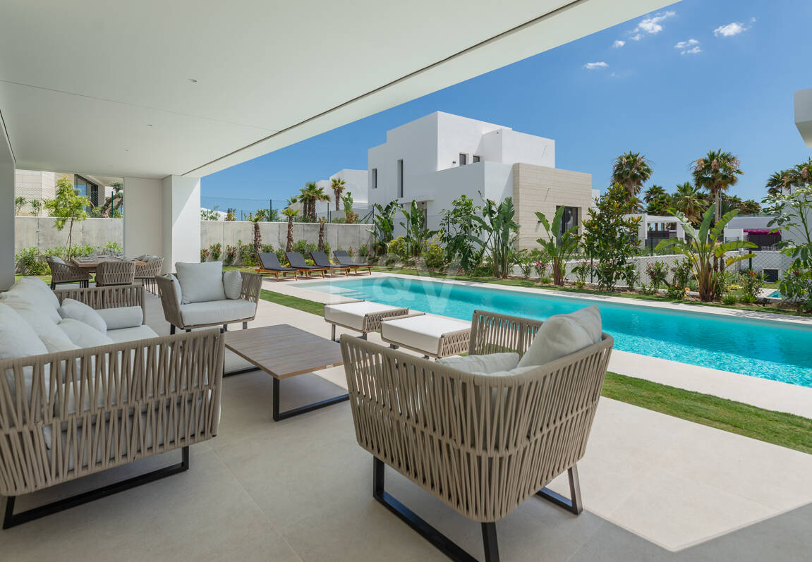 Prestigious Villa with Sea and Mountain Views avaiable for summer rental from 13,330€/week.