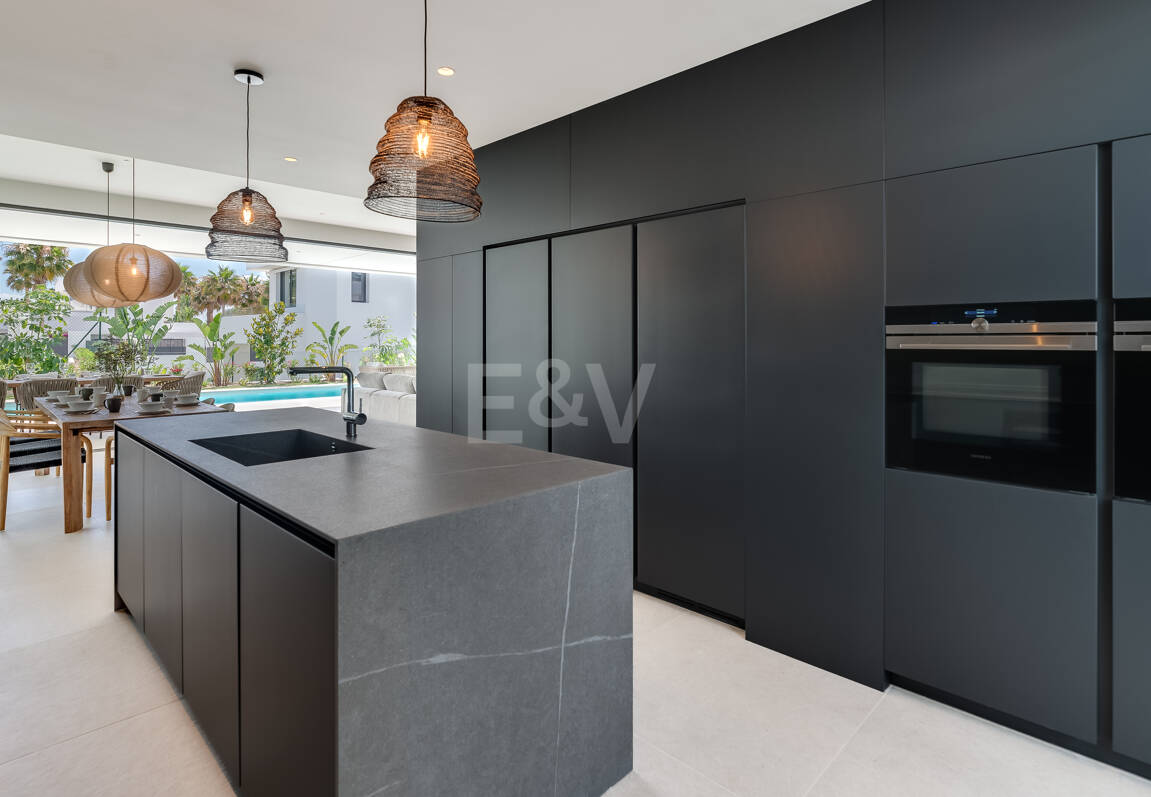 Prestigious Villa with Sea and Mountain Views avaiable for summer rental from 13,330€/week.