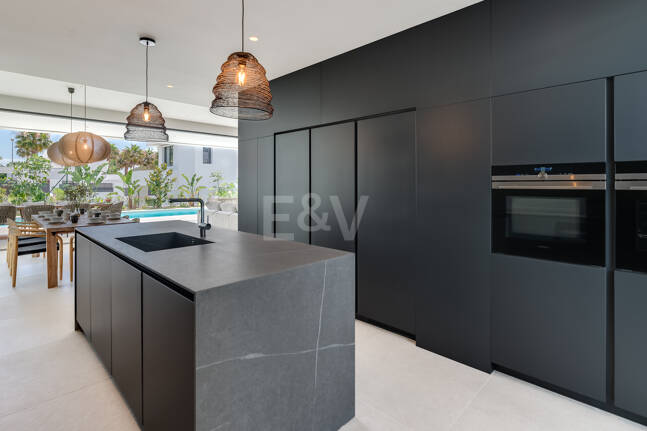 Prestigious Villa with Sea and Mountain Views avaiable for summer rental from 13,330€/week.