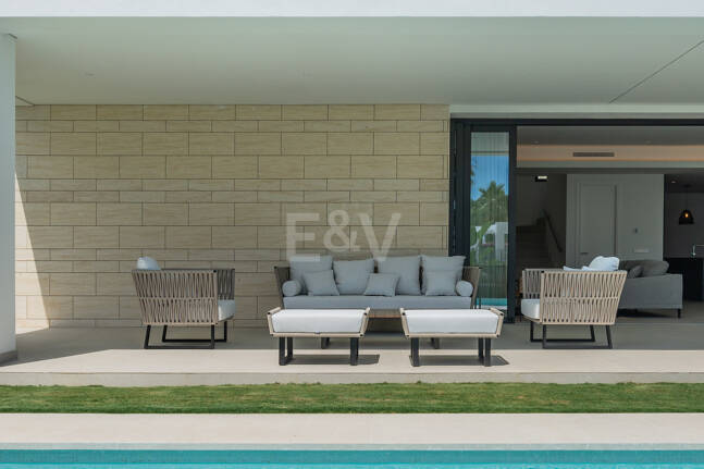 Prestigious Villa with Sea and Mountain Views avaiable for summer rental from 13,330€/week.