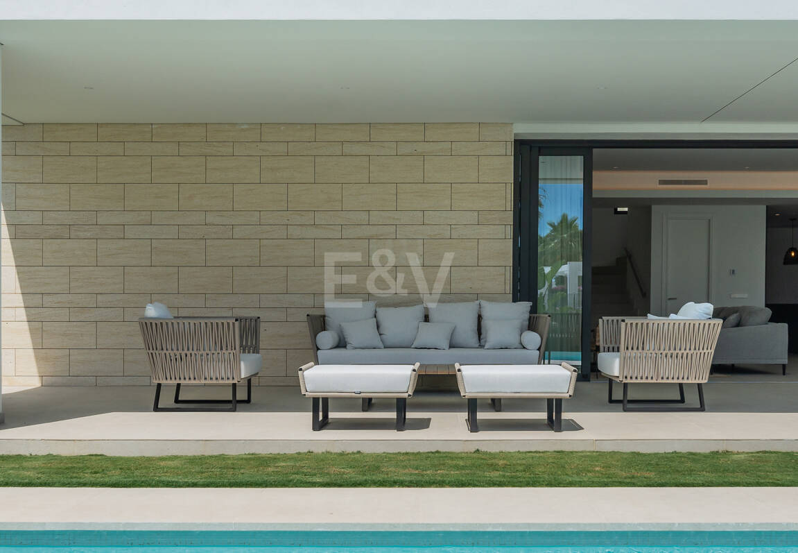 Prestigious Villa with Sea and Mountain Views avaiable for summer rental from 13,330€/week.