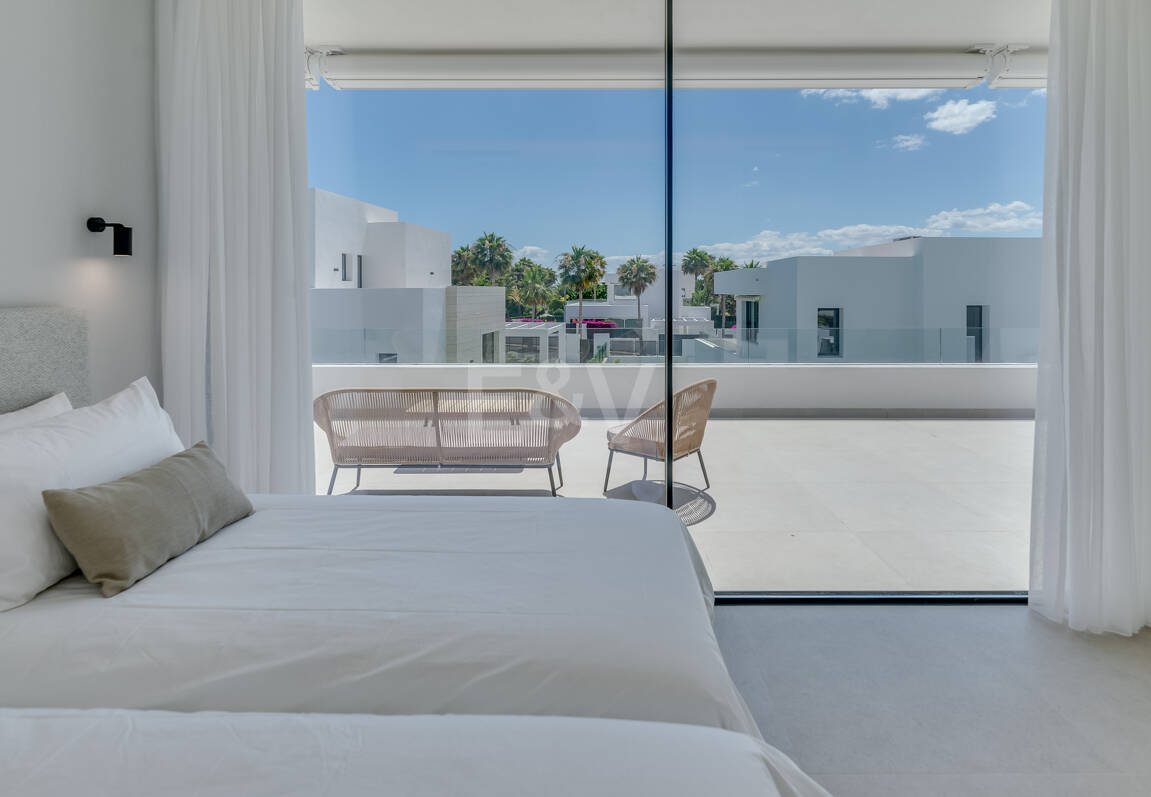 Prestigious Villa with Sea and Mountain Views avaiable for summer rental from 13,330€/week.