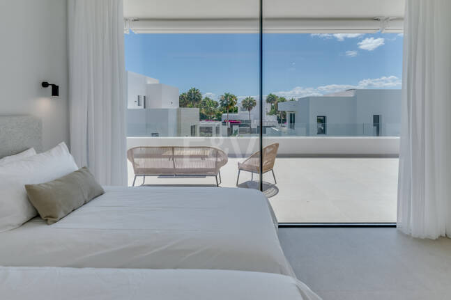 Prestigious Villa with Sea and Mountain Views avaiable for summer rental from 13,330€/week.