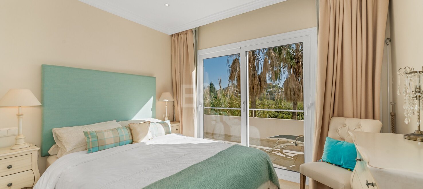 Una Oportunidad Única: Villa en Primera Línea de Los Naranjos Golf con Vistas Impresionantes y Encanto Atemporal